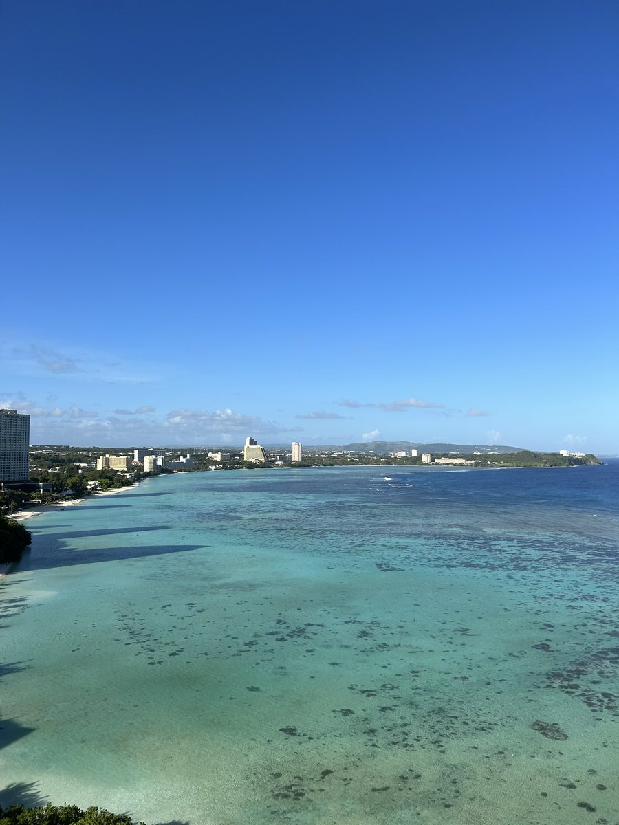 ついにホテルロード沿いのホテル全部泊まりました一昨日から2泊ですが お部屋からはこの絶景 お風呂も大きくって、アメニティはミルトンブラウン めっちゃキレイで、オススメですよ