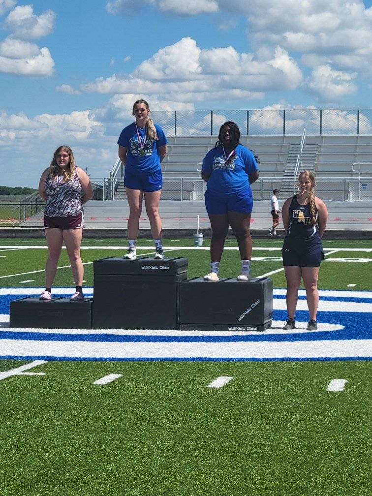 whoilertrack's tweet photo. Congrats 3rd Triple Jump jake Loftin, 4th shot put Olivia Hashaw, 4th 4x200 girls, 2nd Traden Wyatt and 3rd Braden Wyatt 800m. https://t.co/vWN2AQqxmt