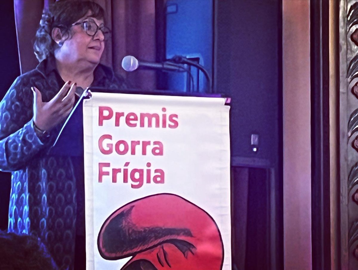 cescpoch's tweet photo. 🔝Avui al Sopar de la República d’@ERCterrassa han donat el premi Gorra Frígia a la meva mare, la @clia_ros.
🤝Escoltisme, sindicat, cultura, política, educació… li ha donat el premi la @dolorsbassac i la @naxei. Estrip de dones republicanes i compromeses com l’@OnaVias. https://t.co/pGV2iLZow7