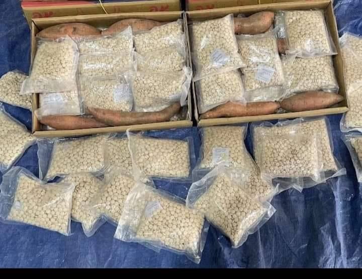 #السعودية 
بالتزامن مع لقاء وزير خارجية النظام السوري  مع نظيره السعودي في الرياض،
السلطات السعودية تضبط 3.6 مليون حبة كبتاغون مخبأة في شحنة "بطاطا" قادمة من سوريا
#لا_للتطبيع_مع_نظام_الكبتاغونِ
#التطبيع_مع_الأسد_جريمة
#التطبيع_خيانة
#سوريا #ادلب