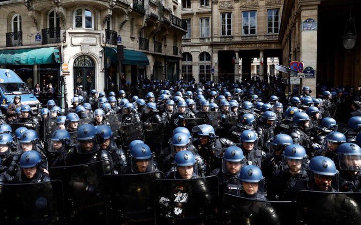 Quand je vois toute cette thune dépensée contre nous alors que les hôpitaux crèvent la dalle #foutagedegueule #urgencesociale #Conseil_Constitutionnel