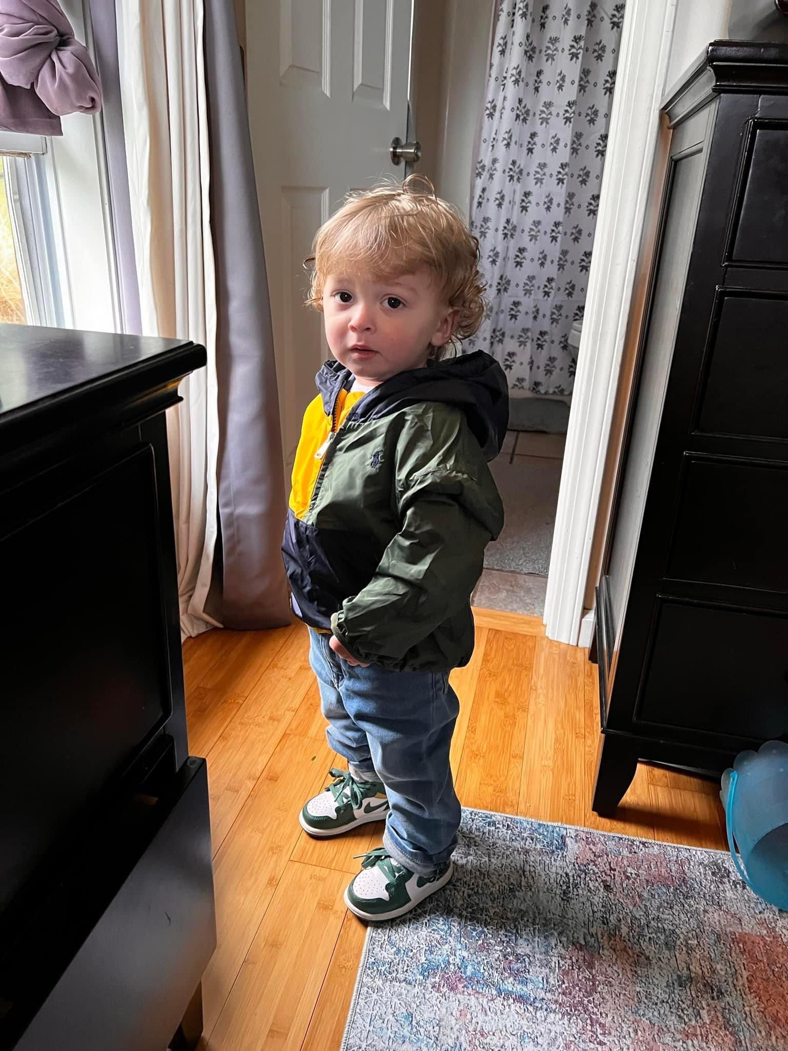 2 pic. He think he too cool https://t.co/NxOv0SsuBC