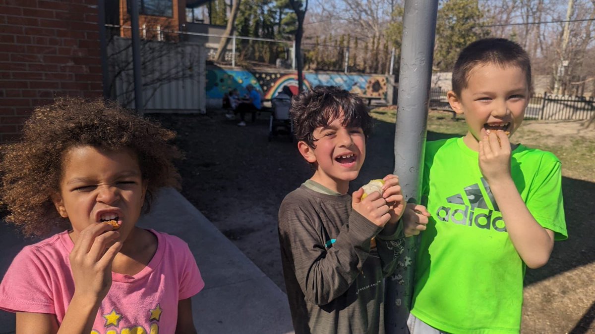 bgcws's tweet photo. Not a bad day to have snack outside โ๏ธ๐
@PC_Charity what do you think?
#presidentschoicechildrenscharity #healthysnacks #afterschoolprograms #bgccan #bgcws #nomorebarriers #opportunitychangeseverything https://t.co/9ZCFKA1XYv