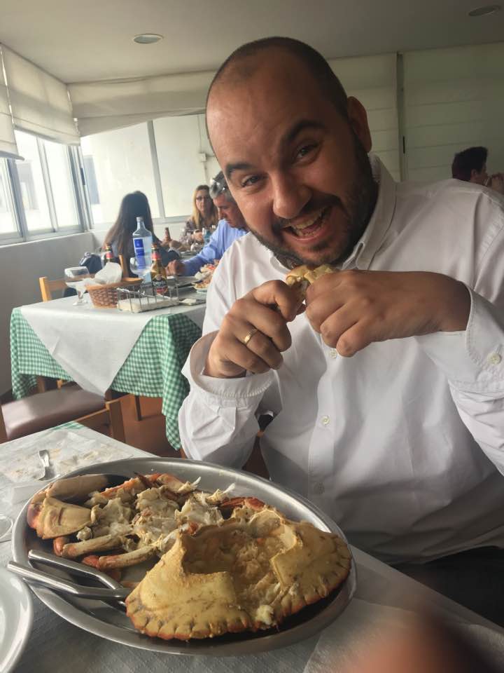 pons_sabate's tweet photo. Hoy hace 6 años estaba en la Cetarea San Felipe en Ferrol.

Hacía más de 2 años que tenía ELA, pero aun no me habían dado el diagnóstico.

Mi mente sabía que tenía ELA y no os podéis ni imaginar como disfruté ese buey de mar.

Hay que aprovechar cada momento de la vida. https://t.co/sbFDtINHbr
