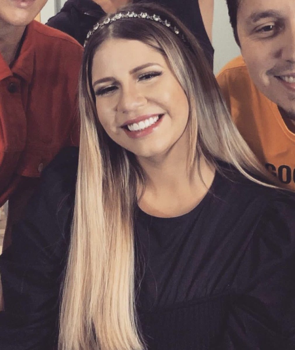 DMaiaraeMaraisa's tweet photo. Pra sempre Marília Mendonça! 🤍 https://t.co/JPX24FhMm6