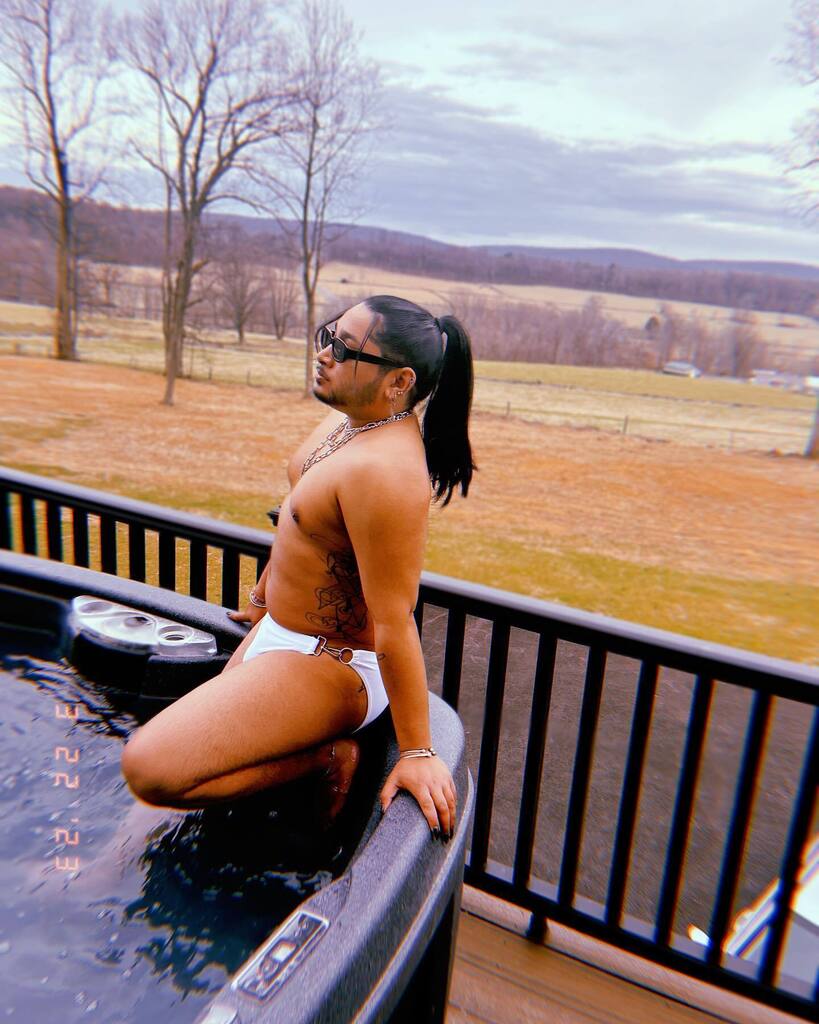 ErysRomeo's tweet photo. Leche leche๐ฅ
.
.
#whiteswimsuit #hottub #jacuzzi #ponytail #menwithlonghair #instafit #instagay #springbody #swimbriefs https://t.co/I4A4nW7oxl https://t.co/Iu2PgoOo7F