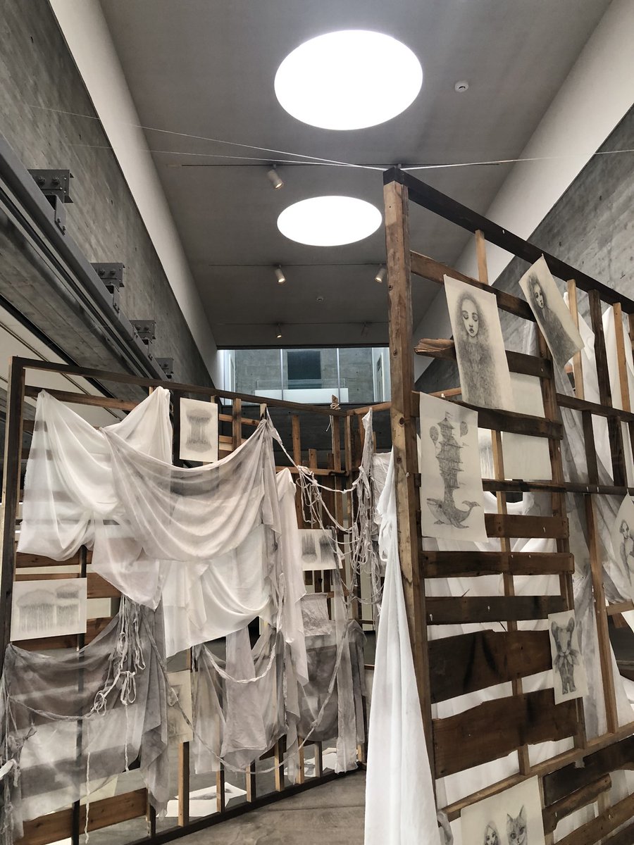 磯崎新の代表作大分県立大分図書館(現アートプラザ)ですかでの「二宮敏泰の七日間」見ました。廃墟の茶室を出現させ、参加型のワークインプログレスな展覧会です。