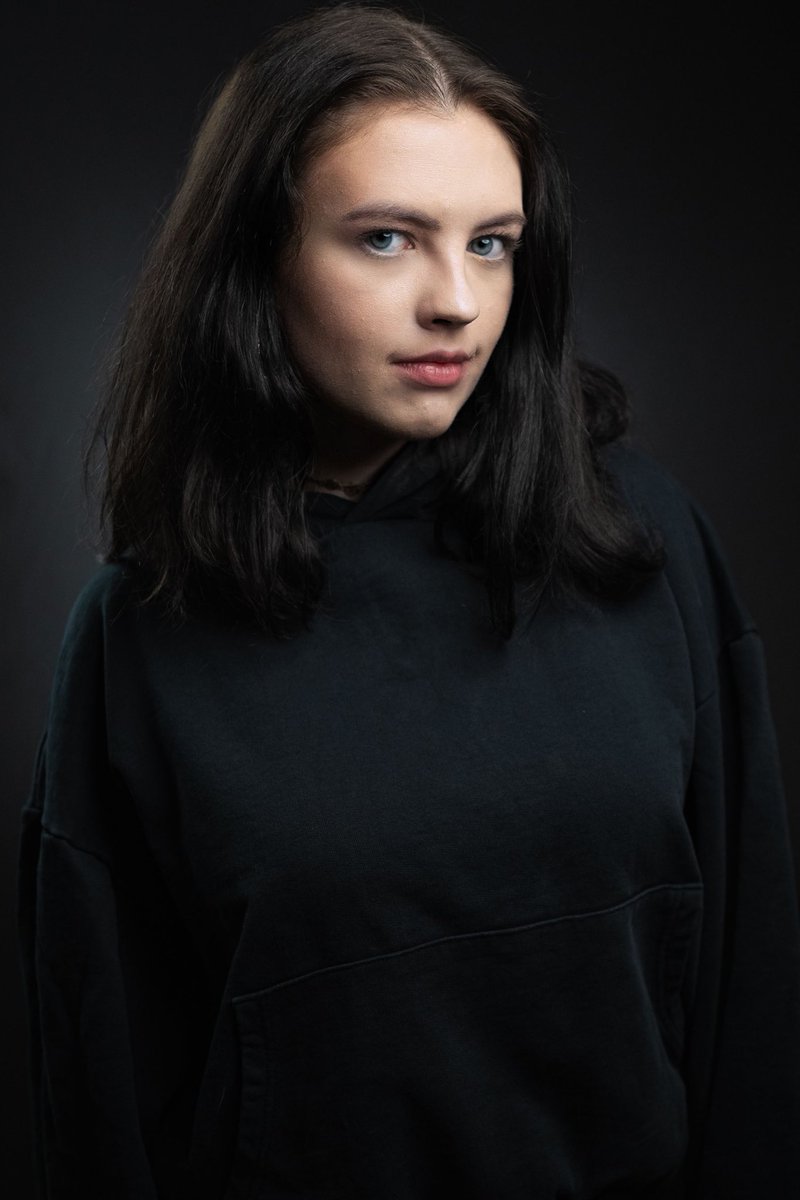 TheEmilyBrady's tweet photo. New headshots by @deanjohnsonuk and I am in LOVE https://t.co/JpBLfWIQ1w