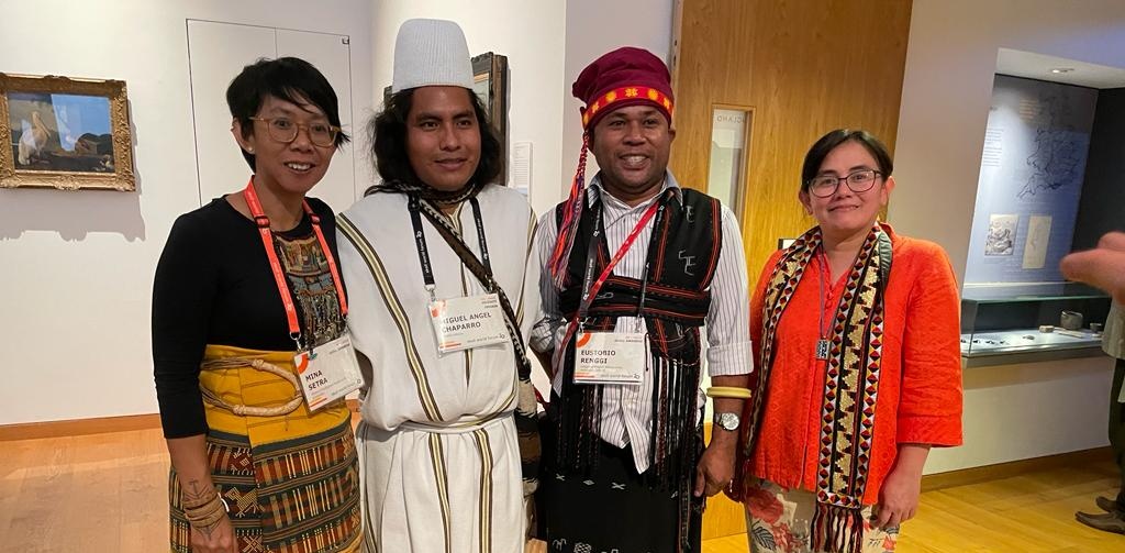 Espacio para intercambiar experiencias, replicar las buenas prácticas y crear esfuerzo para proteger el conocimiento local y ancestral. En este mundo decadente debe tener un lugar el conocimiento "inédito" que se expresa en distintas formas. 
<a href="/SkollFoundation/">Skoll Foundation</a> <a href="/RumahAMAN/">Aliansi Masyarakat Adat Nusantara (AMAN)</a>