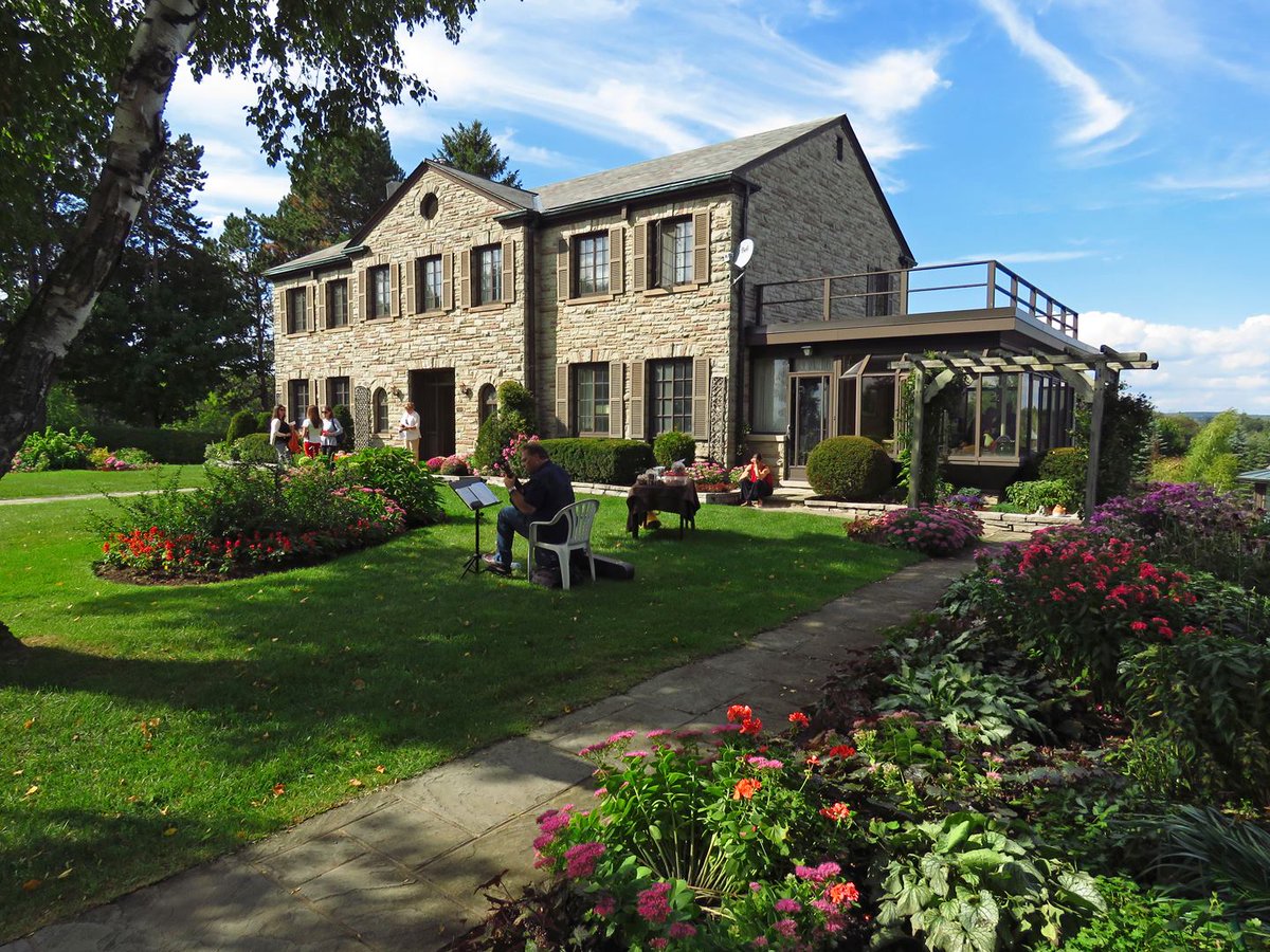 Check out the newest event line up at Sherwood Farm! #WellnessRetreats, zumba, yoga, women's circle events, and art with horses are just some of the experiences you can join! More info: sherwoodfarmretreat.ca.

#ExperienceKING #ExperienceYR #VisitYDH #KingTownship #Retreat