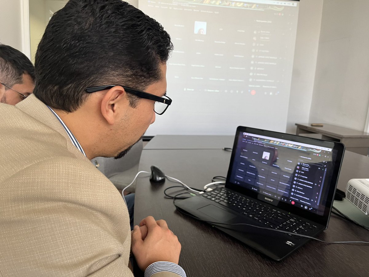 JimmyAvilaJar's tweet photo. ¡Lo que no se mide no se controla!Socializamos, a más de 297 técnicos, herramientas tecnológicas que permitirán contar con información oportuna para medir la gestión y el impacto de nuestros servicios en cada provincia. #SomosPIATER https://t.co/TaPNLK2nlt