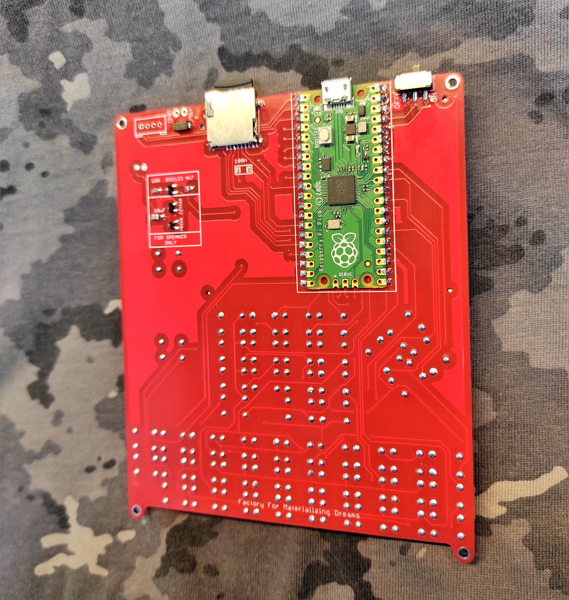 bobricius's tweet image. #PYPRCA Python Programable Calculator
Numerical block for better native input numbers
QWERTY block for write programs  Instead of searching 2nd,3th colorful symbols on ABCD keyboard just type SIN,COS
-2.8&quot; IPS
-keyboard (7x7)
-Raspberry PICO or W
-SD card
-GROVE GPIO
-Speaker