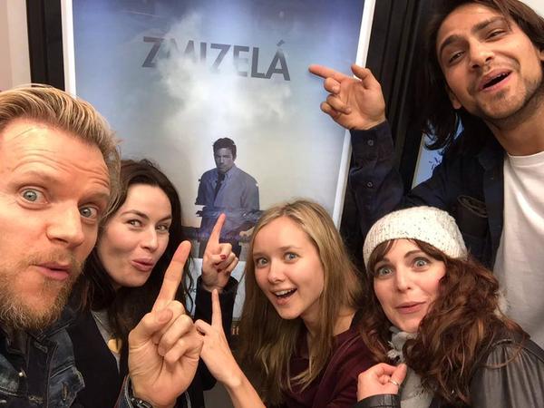 JuttaFreudig's tweet photo. #MusketeersEurope We don't have a lot of private photos of #TheMusketeers ⚜️ actors off set, so they are very precious ❤️ #LukePasqualino #TomBurke #HugoSpeer #HowardCharles #SantiagoCabrera #ColinWratten #MarcWarren #MaimieMcCoy #AlexandraDowling #TamlaKari #MissingTheMusketeers https://t.co/C9L8PPQAkF