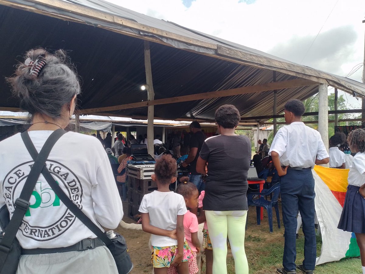 PBIColombia's tweet photo. Acompañamos a @Justiciaypazcol en #Cacarica en el dialogo entre las comunidades étnicas victimas #Cavida y #Clamores y el Estado, a 10 años de la sentencia de @CorteIDH, en la presentación de un plan de diálogo para la reparación colectiva hacia #paz y #justicia https://t.co/bPDhW14rT7