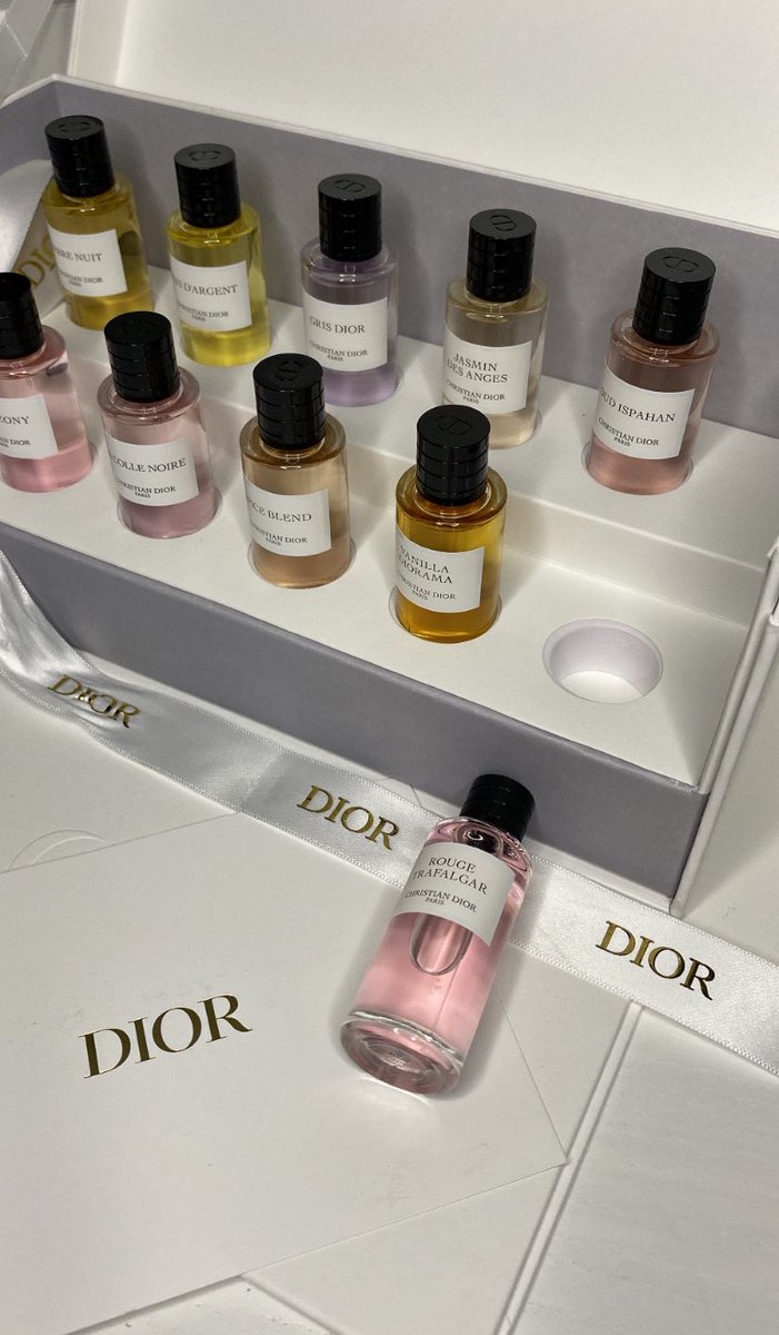 أنا نادم على وقتٍ مضى ماكنت أعرفك فيه 
أثر ما راح من عمري بدونك كان ما يسوى🤎.