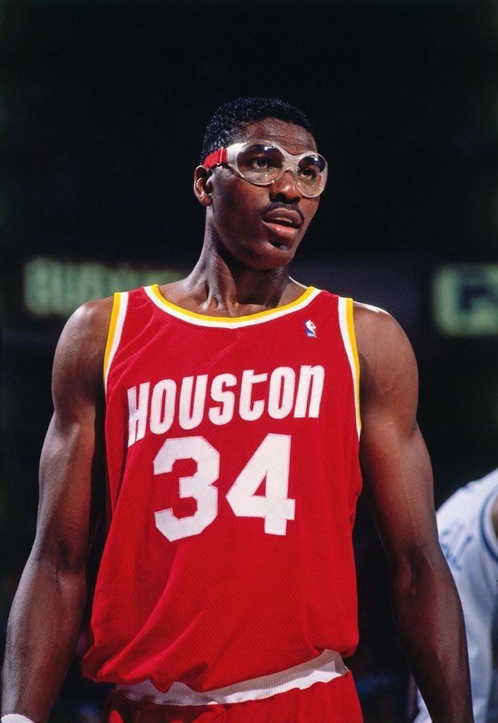 The Reason Why Hakeem Olajuwon Wore Goggles In The 1990-91 Season -  Fadeaway World