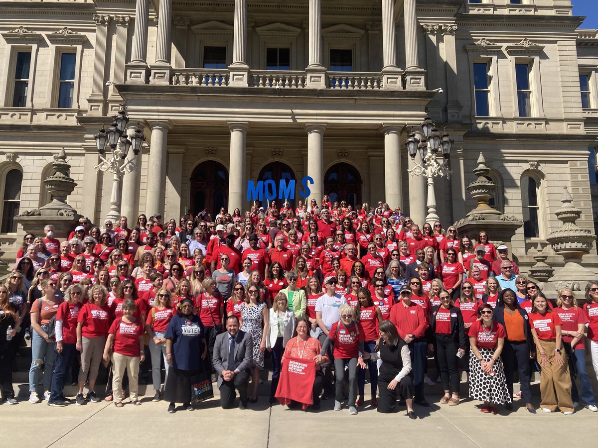 What a difference three years makes at our Michigan Capitol! The vast majority of Michiganders are grateful to our #MILeg for passing historic gun safety legislation! 
@MomsDemand 
#MomsAreEverywhere