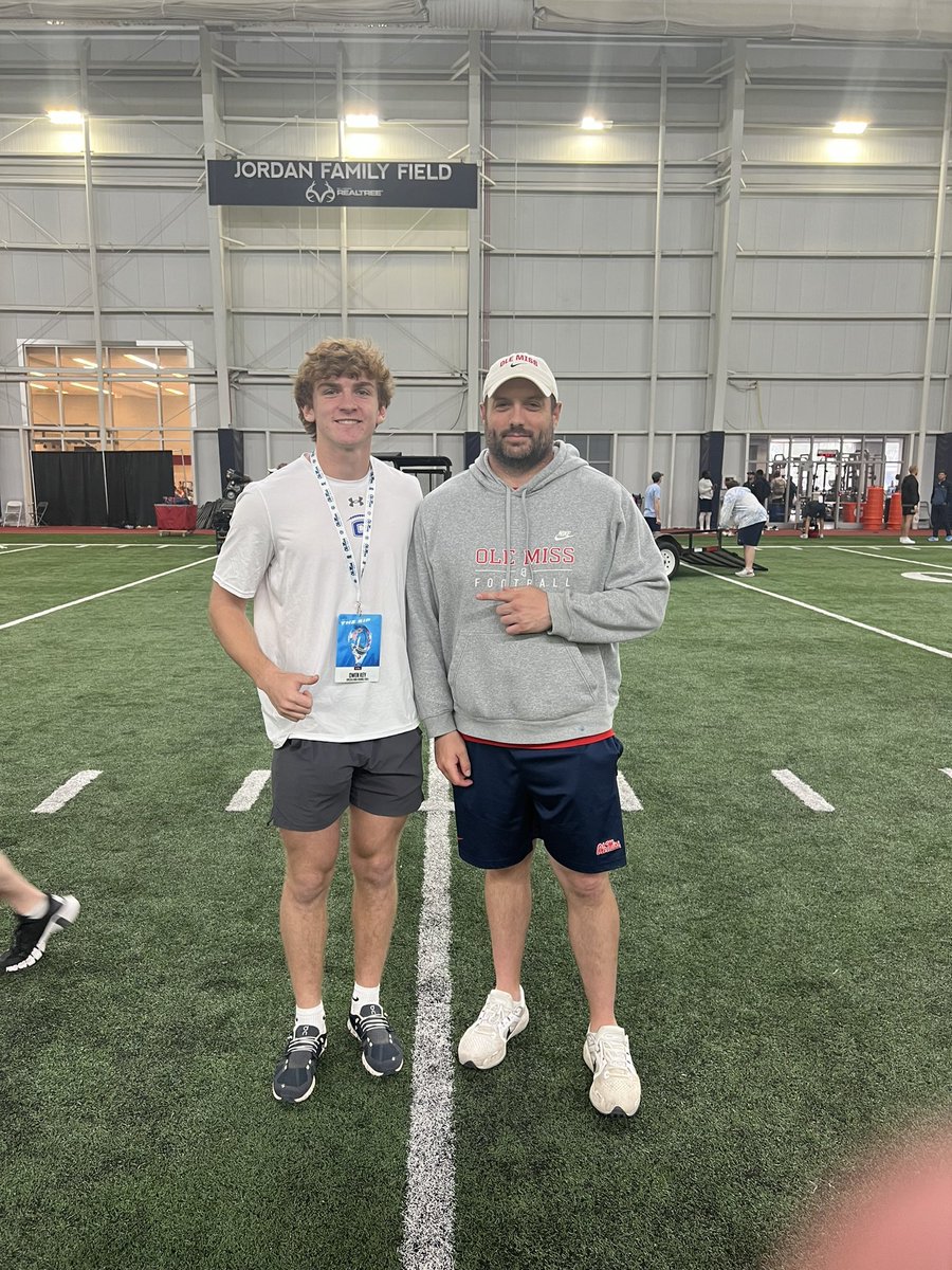 OwenKey6's tweet photo. Had a great time at @OleMissFB!!
@wesnab4646 @coachcfb1 @RecruitChelsea @AL7AFootball @ChelseaHornets https://t.co/MYF3qKXJR4