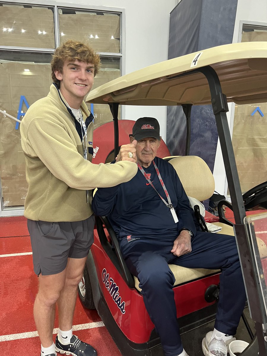 OwenKey6's tweet photo. Had a great time at @OleMissFB!!
@wesnab4646 @coachcfb1 @RecruitChelsea @AL7AFootball @ChelseaHornets https://t.co/MYF3qKXJR4