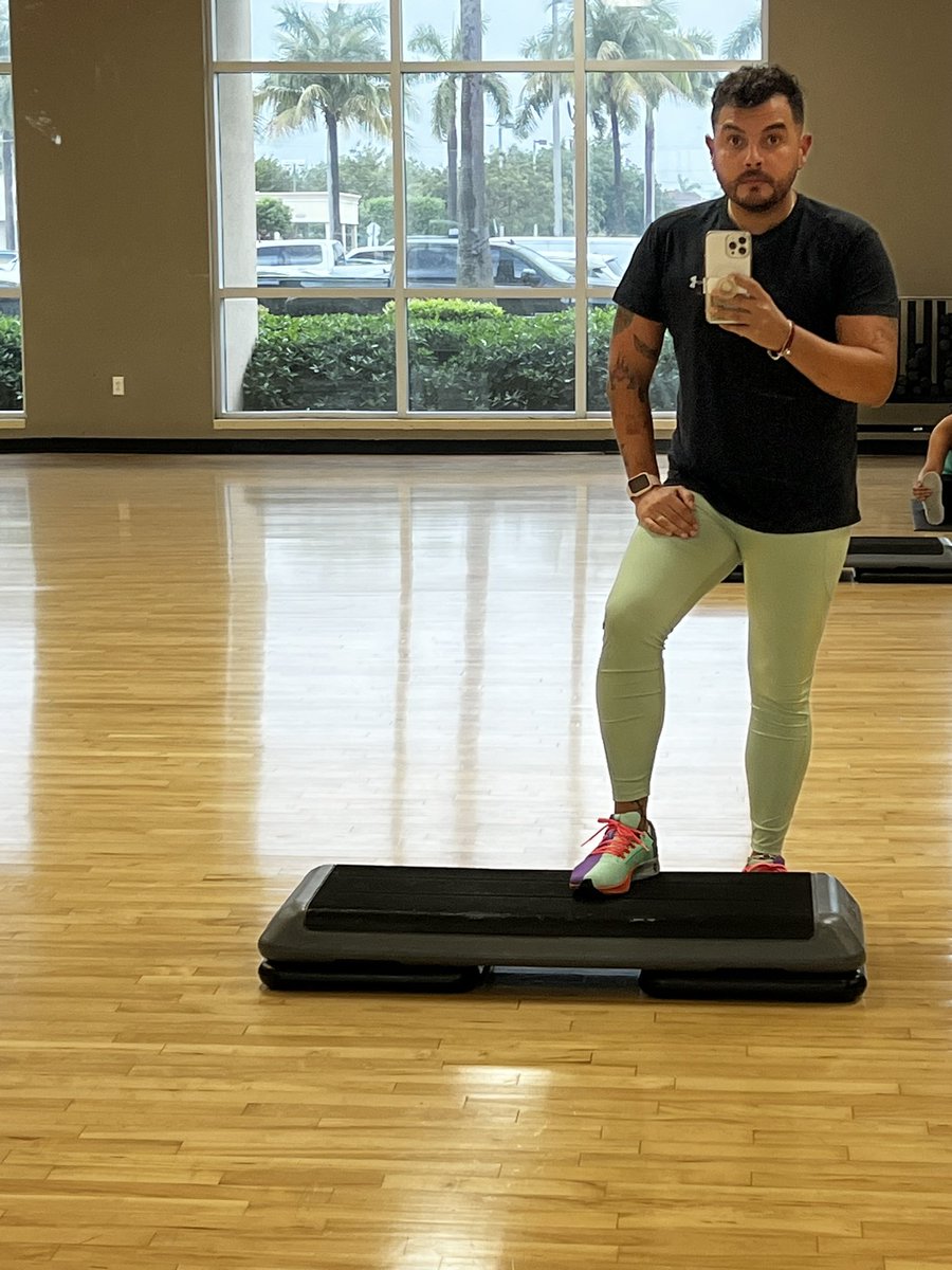 Leojperezp's tweet photo. Si te gusta la musica, hacer ejercicio y divertirte únete a mis clases de Step en @lafitness todos los miércoles jueves y domingos #SudandoElJamon #StepreotipadosEnAccion #Count32 #HappyMoments #Step #LeoCornio #ProfeLeo #Fitness #LaFitness #BeardBoy #BeardGay #TattooLover https://t.co/In0RjRW10k