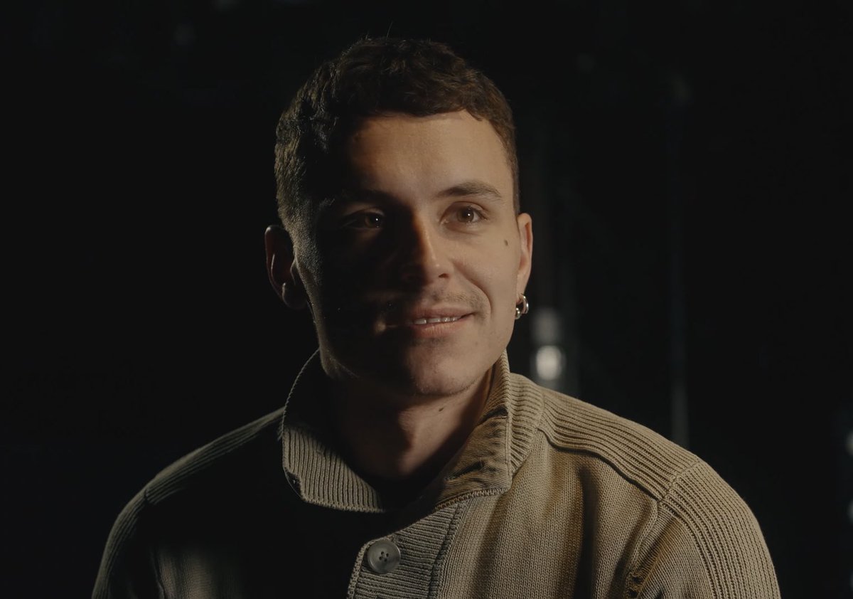 safeforaron's tweet image. his eyes &amp;lt;3