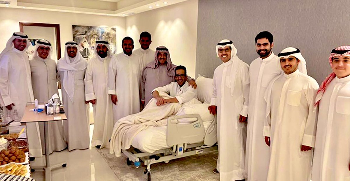 assabahnews's tweet photo. سمو الشيخ ناصر الأحمد أبناؤه الشيوخ خالد الأحمد وصباح المحمد ود.أحمد المحمد واحفاده الشيوخ في زيارة إلى الشيخ ضاري فهد الأحمد واخوانه بعد العملية الجراحية التي أجراها الشيخ ضاري وتكللت بفضل الله بالنجاح

#الكويت 
#ليله_23 
#ليلة_القدر 
#ليلة_الجمعة 
#العشر_lلاواخر 
#العشر_lلاواخر_من_رمضان