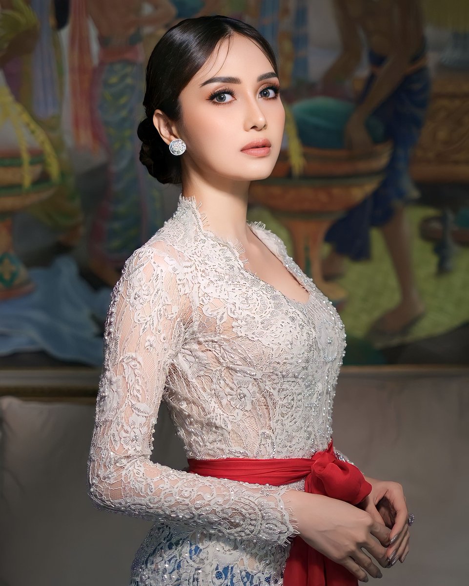 " Aji-aji ngaji ngajenana
Ngaca maca wacanen dhiri kita pribadi
sakdurunge maca ngaca ngacani wong liya...!!! "

Belajarlah menghargai
Bercerminlah bacalah kekurangan diri sendiri sebelum melihat ...membaca...menilai kekurangan orang lain...!

Sugeng enjing
Rahayu #PuspitaNagari