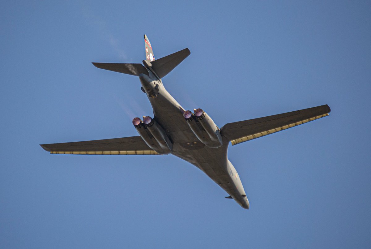 volgowrath's tweet image. B-1B Lancer 85-0060 "Dakota Posse" departing KTIK as TIGER78 with the Doolittle Raid 80th anniversary tail flash.
#milair #planespotting #B1B #avgeeks