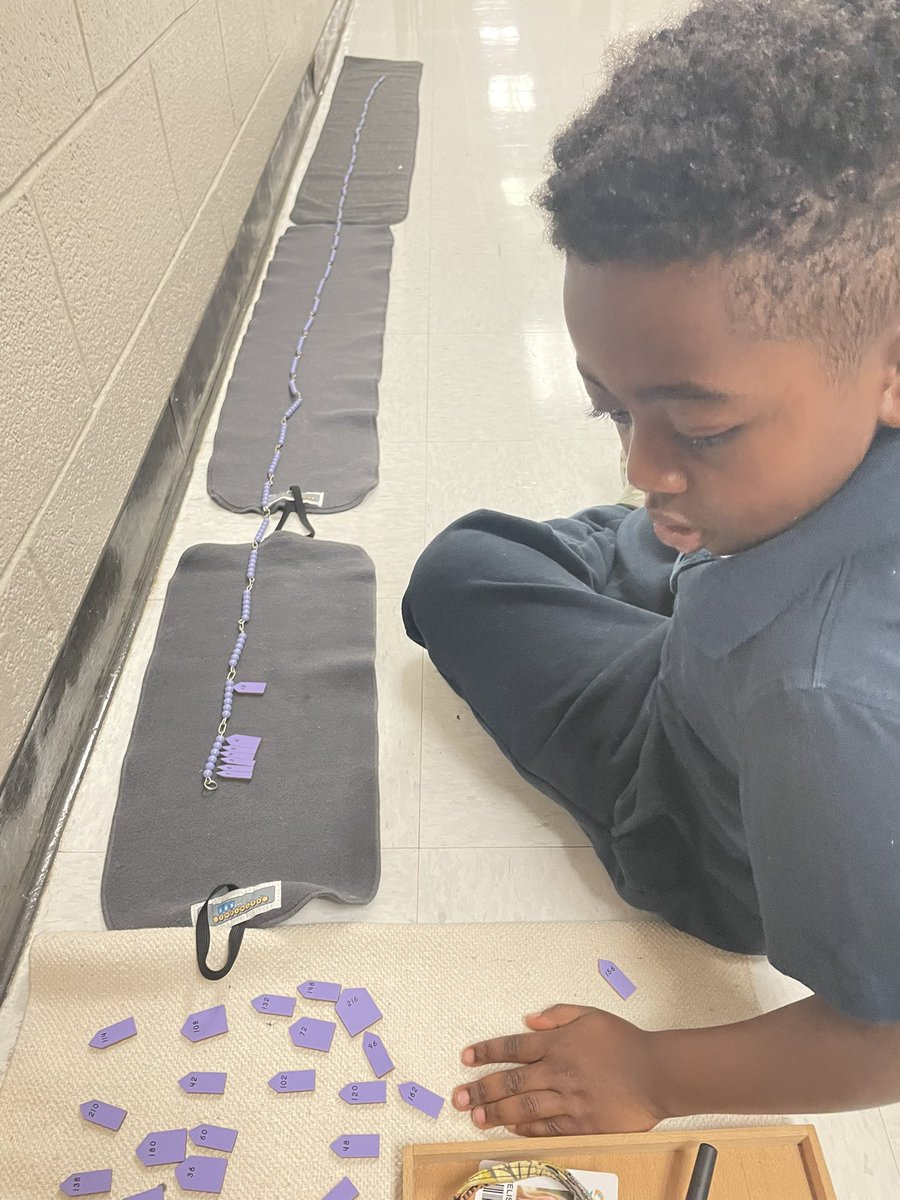 hulljacksones's tweet photo. The long six chain. #MontessoriMath #VisualLearning #SkipCounting https://t.co/ClzEIJrNzV
