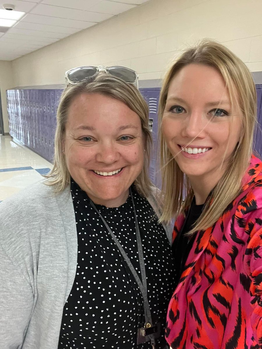 ShannaHelmke's tweet photo. Thank you to everyone who came out to Innovate and Inspire Day at Linn-Mar today! Couldn’t have pulled if off without the amazing teachers who opened up their classrooms and coaches across the district who have made the Innovative Learning Model come to life. #ILM #UDL #innovate https://t.co/mszFqEeeAn