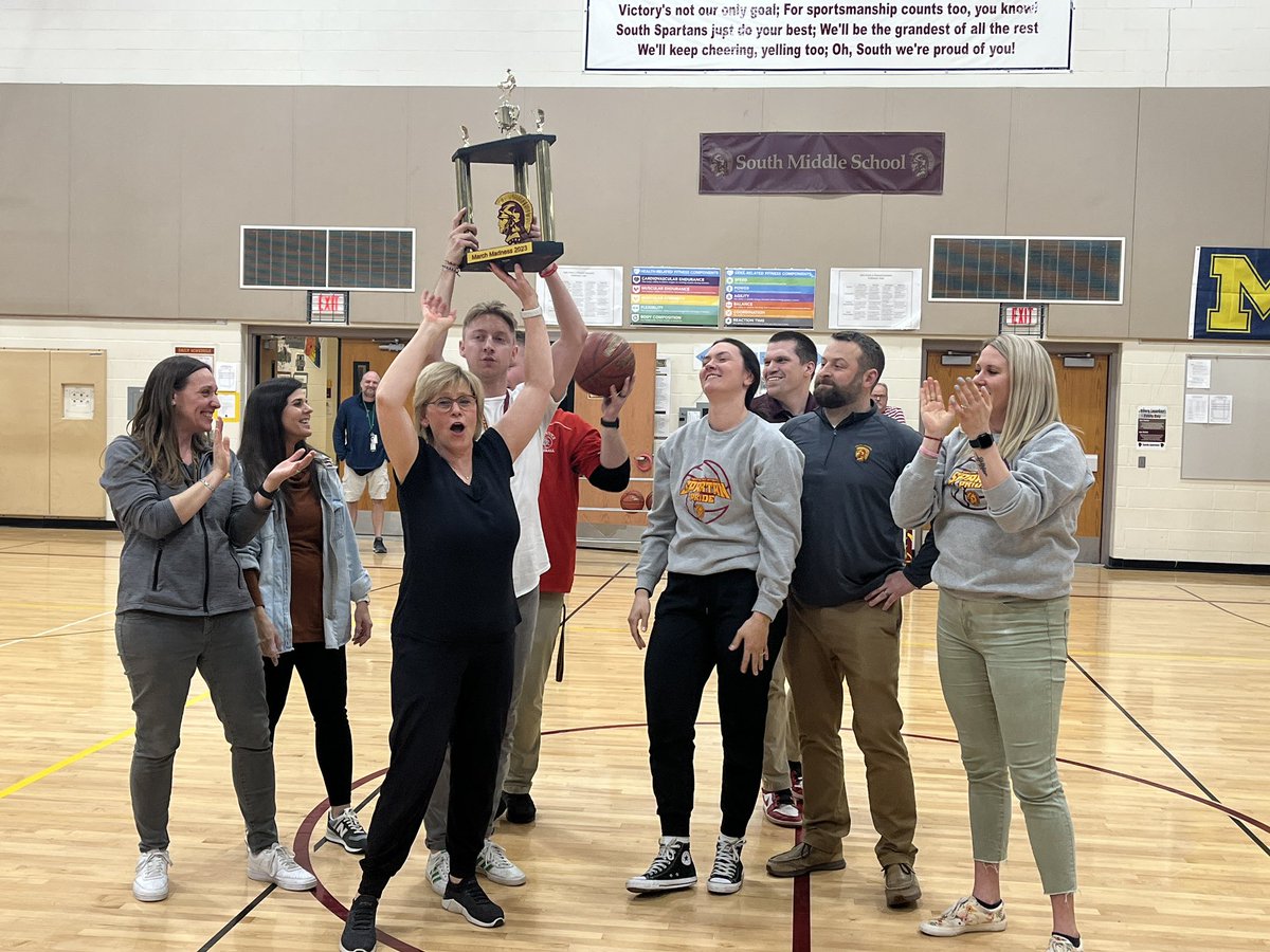 southms_gf's tweet photo. GREAT DAY at South! Our very own Nikki Polum named Grand Forks Teacher of the Year!!! Well Deserved! 👏🏻👏🏻👏🏻 Plus the Staff Team won the free throw competition! #SpartanPride #SpartanSalute #BraggingRights @GFSchools @GFisCooler https://t.co/JMn1pPyd2S