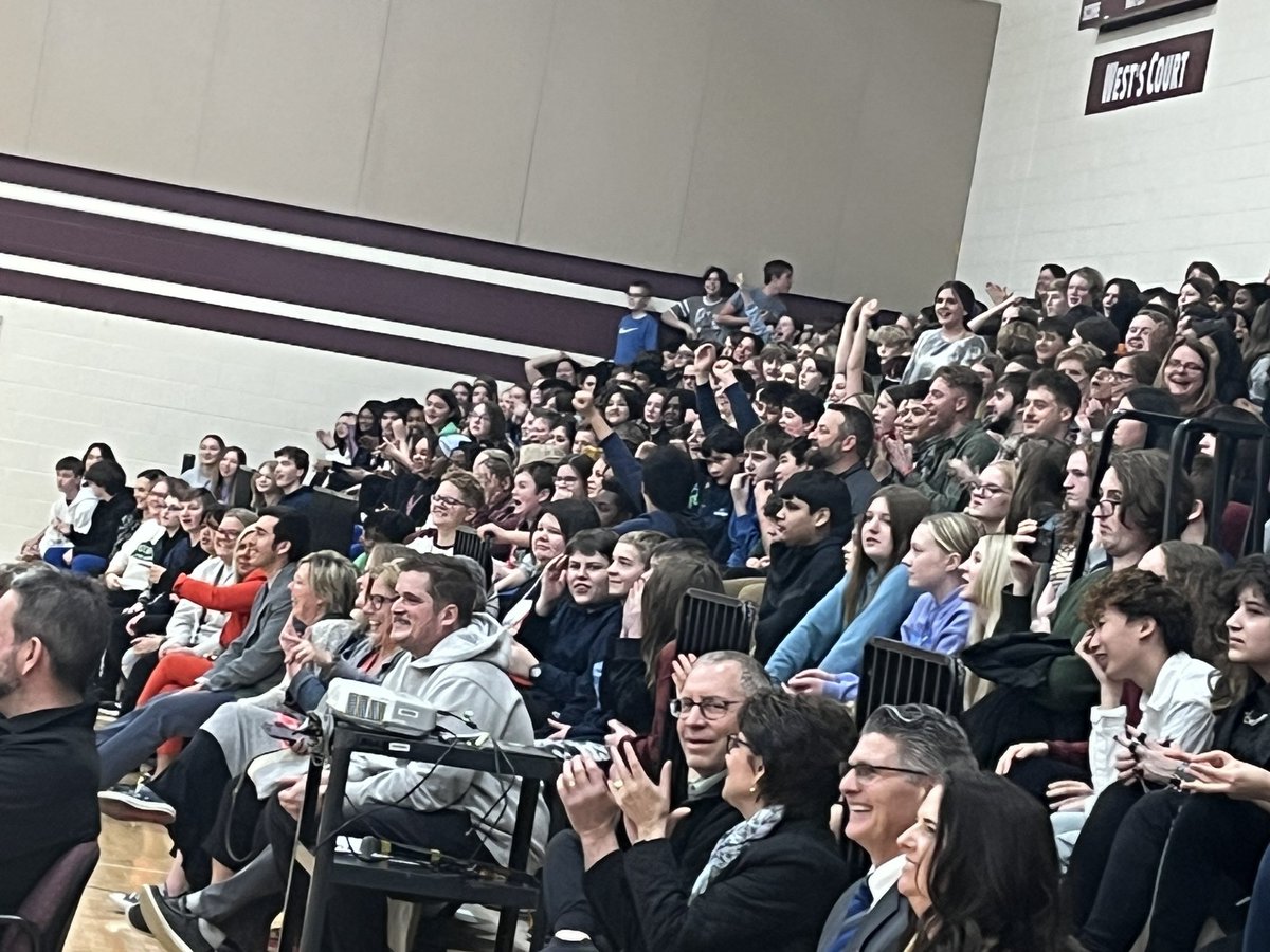 southms_gf's tweet photo. GREAT DAY at South! Our very own Nikki Polum named Grand Forks Teacher of the Year!!! Well Deserved! 👏🏻👏🏻👏🏻 Plus the Staff Team won the free throw competition! #SpartanPride #SpartanSalute #BraggingRights @GFSchools @GFisCooler https://t.co/JMn1pPyd2S