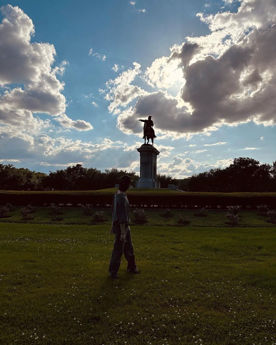 LMKFEED's tweet photo. [230414] onyourm__ark INSTAGRAM 
🔗: https://t.co/QNYK7ttlic 

my lungs very appreciate the #texas air https://t.co/3ui14LwdOH
