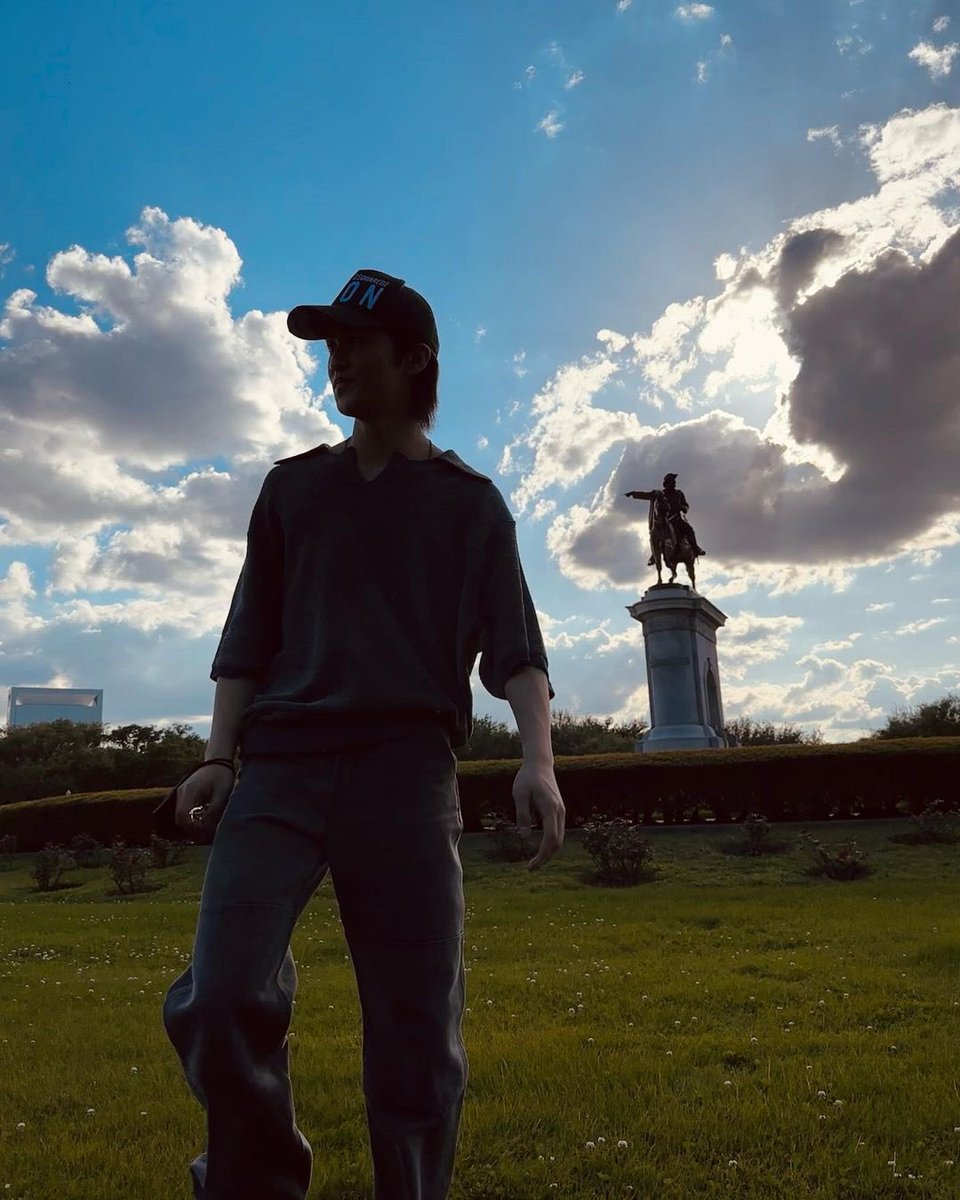 LMKFEED's tweet photo. [230414] onyourm__ark INSTAGRAM 
🔗: https://t.co/QNYK7ttlic 

my lungs very appreciate the #texas air https://t.co/3ui14LwdOH