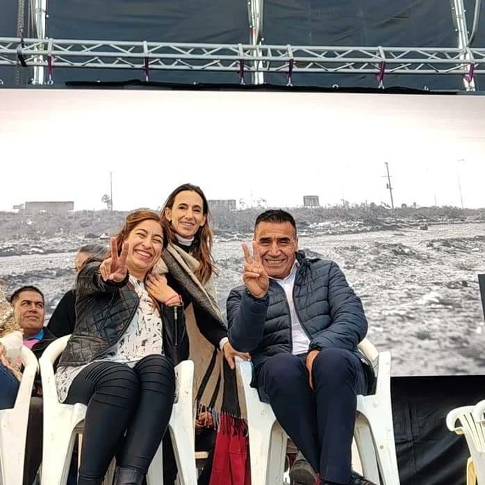 SoledadSalaburu's tweet photo. Acompañamos junto a @SoleeUrrutia @guajardo_mau y compañeros y compañeras que componen la  #lista67 de @NeuquenKolina el cierre de campaña de @RamonRiosecoOk y @Aye_Gutierrez 

#LasSoles #lista67 https://t.co/hVFtBkjssS