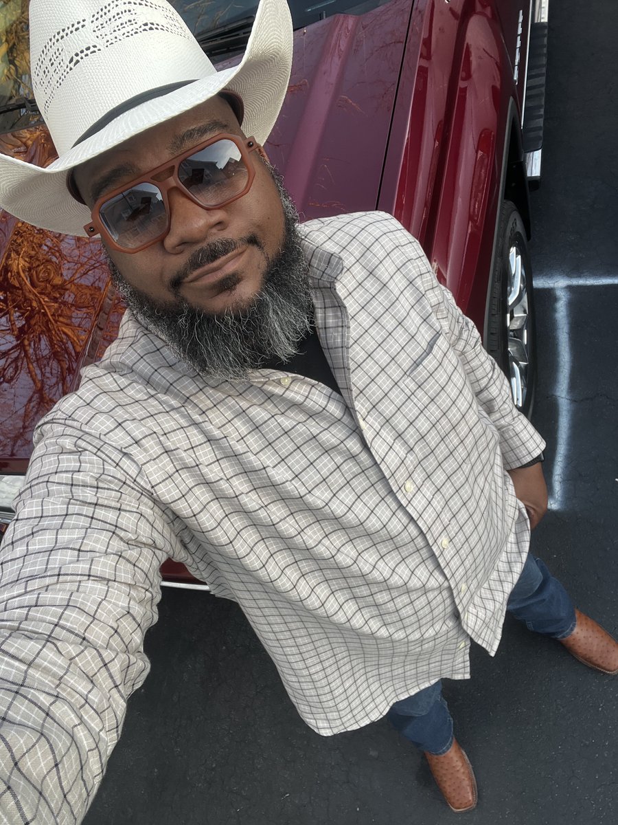 boSS_hoGGcoWboy's tweet image. It’s a beautiful day in the neighborhood… #iLoveDallas