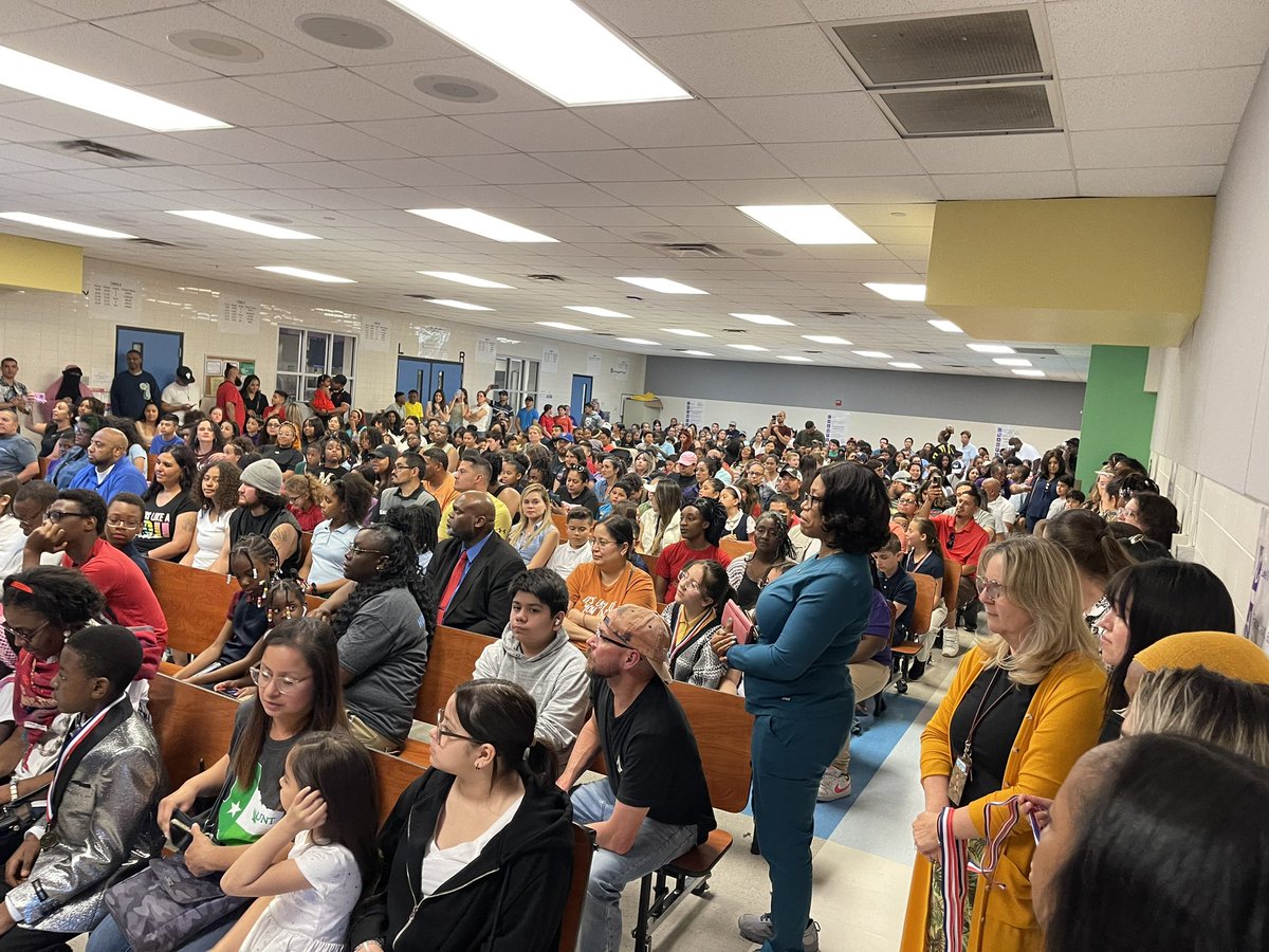 KanithaAtkinson's tweet photo. Our families showed up in a great way, for our Recorder performance and Students of the 6 weeks.  Way to go Horned Frogs!!! https://t.co/EcT1M1H2k6