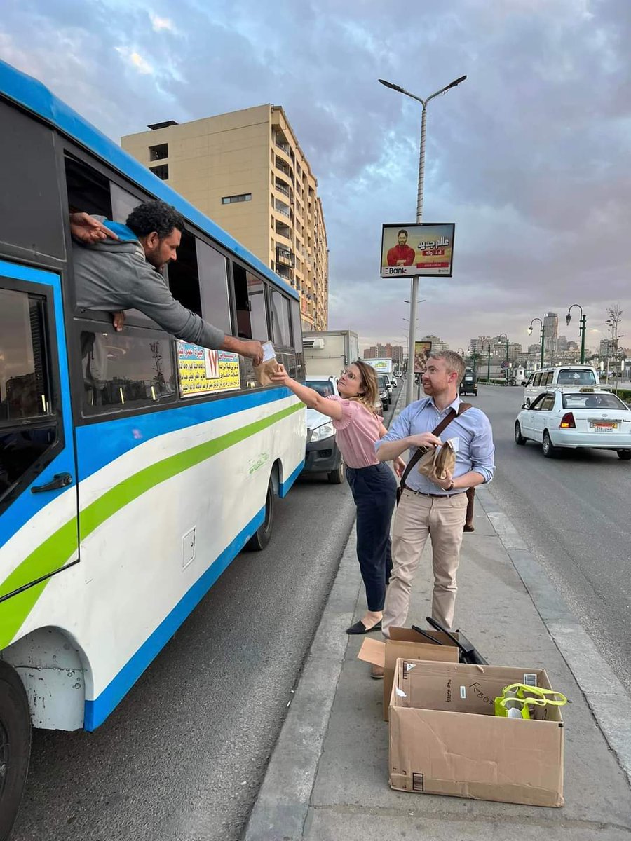 jamal_00ye's tweet photo. Canadian Embassy staff in Egypt distribute Iftar meals to Muslims in Cairo. Every year, Canada receives thousands of Muslims who have been displaced by war from their homelands. And help them.. To put in years and become Canadian citizens, and I'm one of them
#كندا https://t.co/ti0uWlxkGK