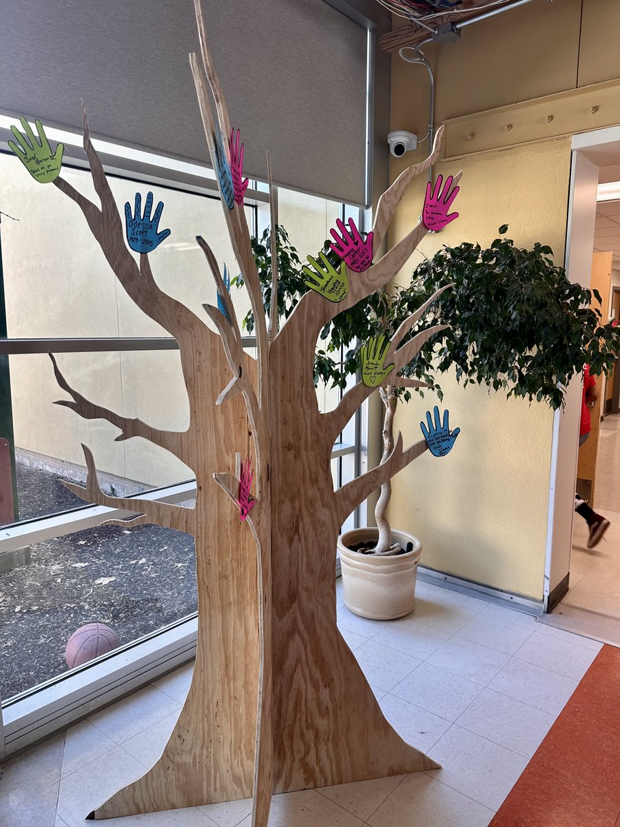 OB_Inc_KC's tweet photo. Today is #OthersDay for our @GiveSevenDays  Kindness Spirit Week! 
Kids created a memory tree out of handprints with the names of their loved ones written on them.
Everyone has their own story to tell that is worth listening to💛
#OperationBreakthrough #betheripple #GiveSevenDays https://t.co/8vt10Byt9L