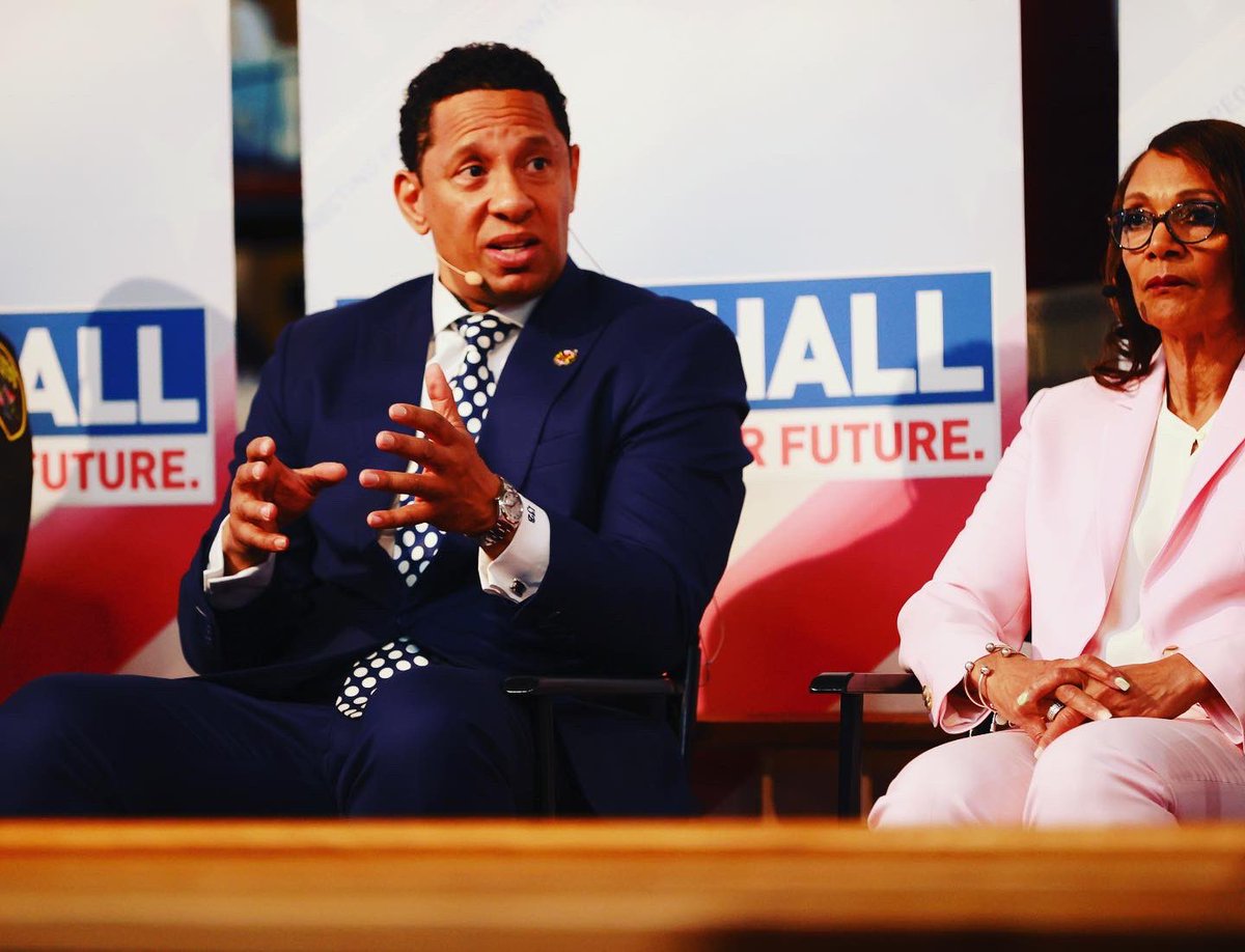 ivanjbates's tweet photo. Tonight’s Town Hall on Public Safety hosted by @MikenzieFrost and @FOXBaltimore was a remarkable conversation w/dynamic leaders & amazing questions & answers. We need to begin to have honest dialogues if we want to solve the real life issues happening across our city. #100DaysIn https://t.co/nApqdvVE0q