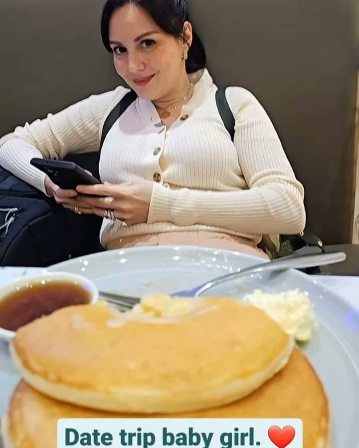 GlitterChannel8's tweet image. #2The couple shared on Instagram that they feel weird going on a trip with just the two of them.
“Kinda weird travelling without d kiddos.Miss them already! Our first official trip in 20yrs without anyone with us, no family,no friends. Exciting!!
@ chekakramer, be gentle w/ me,”