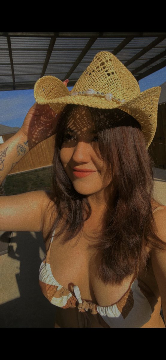 __little_alex__'s tweet photo. Yee-haw 🤠 https://t.co/8SaD6xHWNb