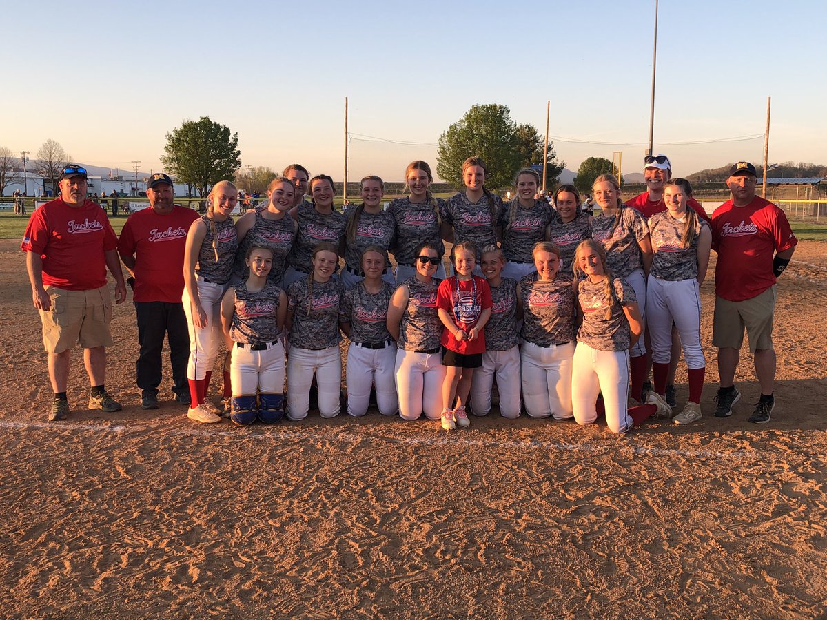 Military Appreciation Night - Moorefield Softball 🇺🇸🥎💙💛 
<a href="/MFLD_Athletics/">Moorefield Yellow Jackets Athletics</a> <a href="/MHSSoftball2020/">MHS Softball</a>