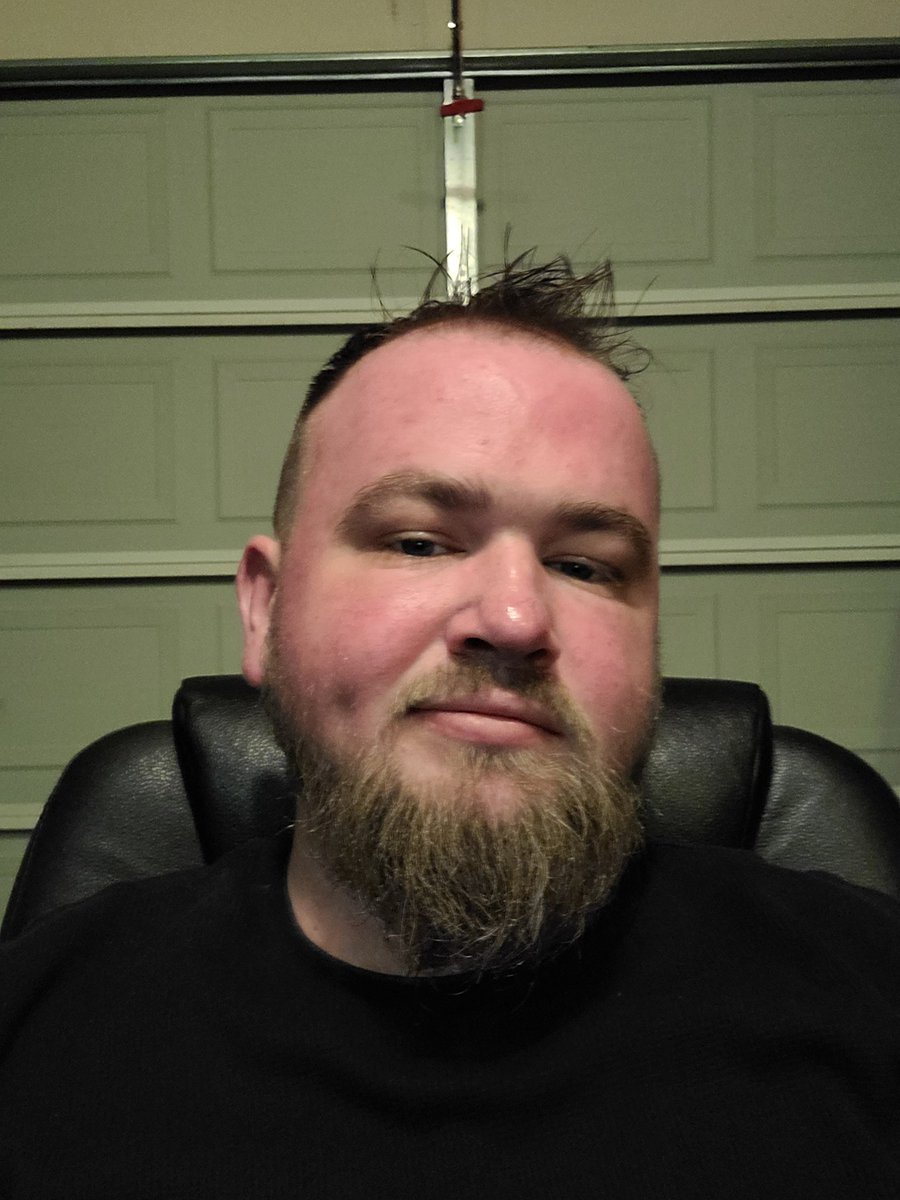 Crazyloon88's tweet photo. Any real women out there want to give a hard workingblue collarman a chance? Dont ask for money@Crazyloon88 https://t.co/HS70EhsIoh