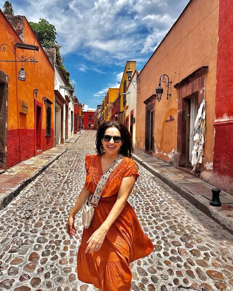 jesspryles's tweet photo. How is San Miguel De Allende going so far? Pretty great! Taking lots of videos of the food to put together the highlights for y’all! #exploringmexico #birthdaytrip #tacofest #nomnom https://t.co/3mWLxCdsIi https://t.co/SZL90m11yW