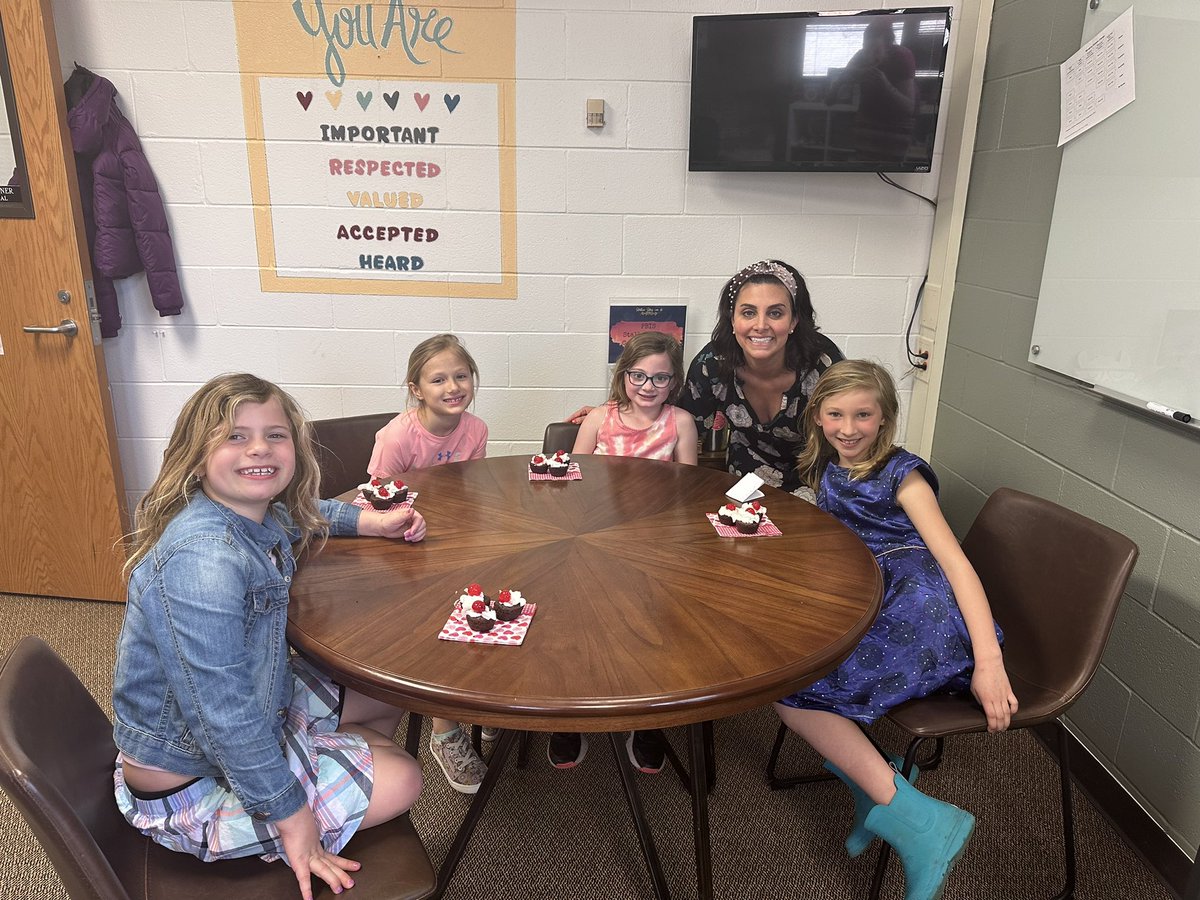 Tracey Ratner tweet media