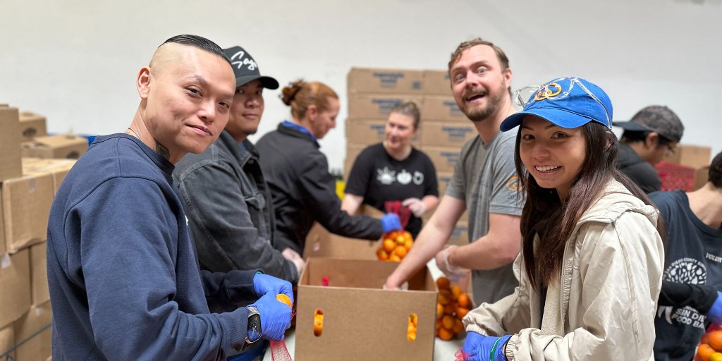 braincorp's tweet photo. While our team was packing 9,400 pounds of oranges for @SDFoodBank, our #robots were also working hard showing their capabilities in the #warehouse space. 
#givingback  #VolunteeringAtWork #robotsinwarehouse https://t.co/YQcZmeMvCh