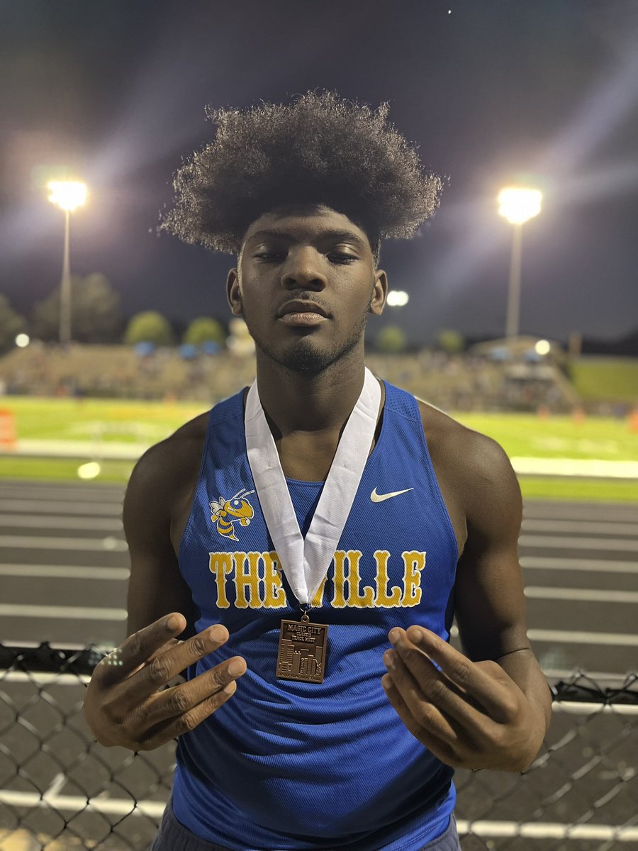 coachquel's tweet photo. Not the greatest Track & Field coach in history but we are definitely building a winning Culture in year 2 with @Alicevilletrack ! We don’t even have a track or anywhere to practice jumps but God provides #fastville #strongville #jumpville https://t.co/N3gMz7YPaQ