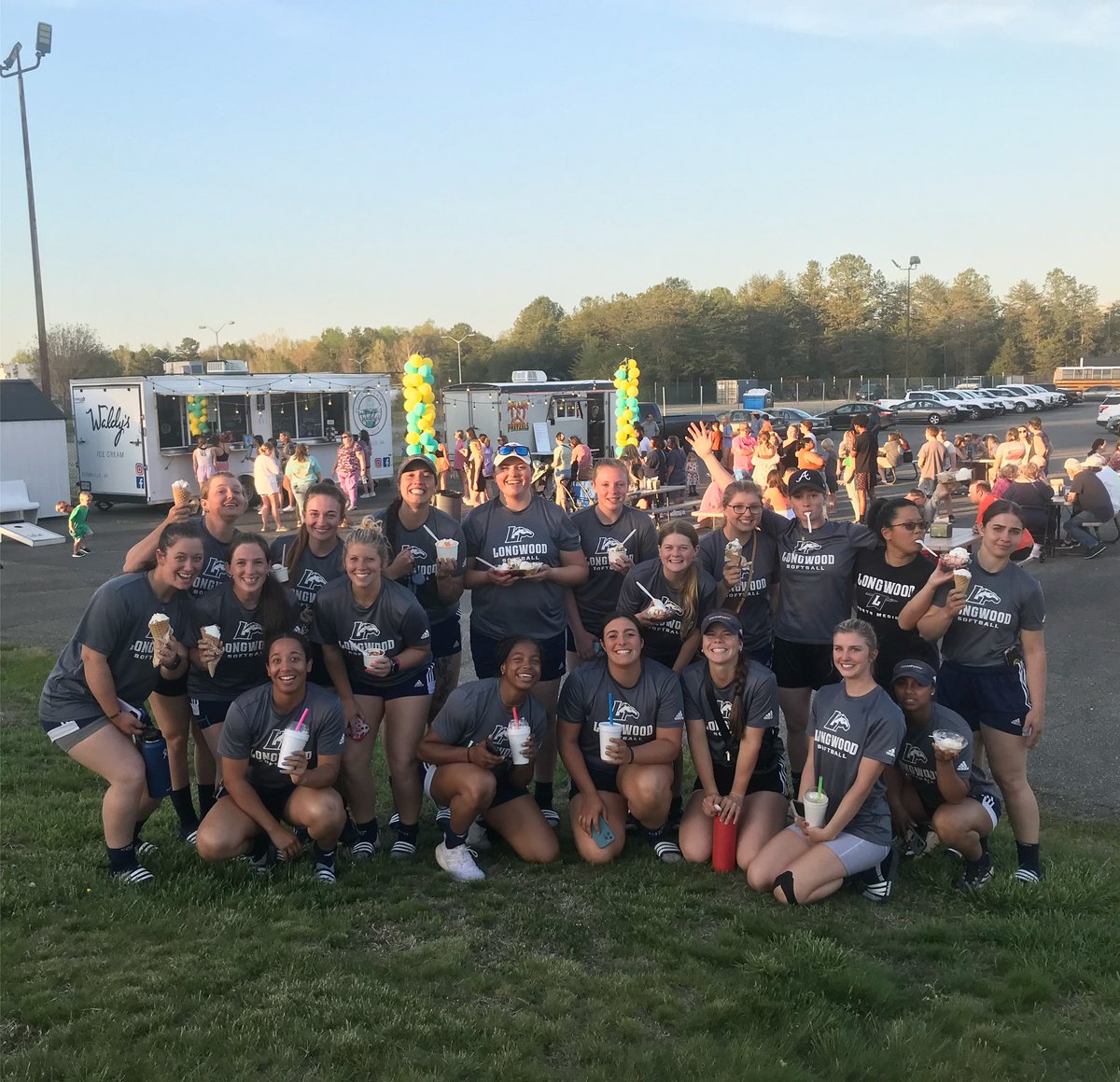 We all scream for ice cream 😁🍦

Great time at Waldy’s tonight!

#HorsePower || #SaddleUp