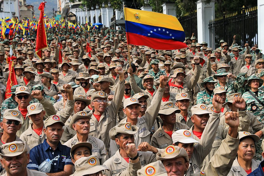 NicolasMaduro's tweet photo. Como hombre cristiano, oración, de acción y de fe, no tengo duda que el 13A de 2002 fue un día milagroso, marcado por la luz y la bendición de nuestro Señor Jesucristo que estaba y está con el pueblo de Venezuela, con la Paz y la justicia. ¡Fue un día de resurrección popular! https://t.co/2L2sPefXdK